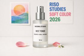 Butelka mgiełki tonizującej Noema Studio z różą i kwiatem neroli