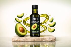 Butelka oleju z awokado z plastrami awokado i wirującą złotą cieczą