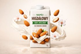 Kartonik napoju migdałowego 1L z migdałami i kwiatami na jasnym tle będący przykładem na wizualizacje produktowe