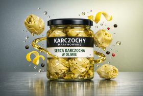 Słoik marynowanych serc karczocha w oliwie z przyprawami
