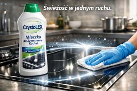 Butelka mleczka do czyszczenia kuchni na płycie grzewczej z ręką w rękawiczce czyszczącą powierzchnię