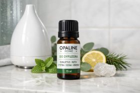 Butelka olejku eterycznego Opaline Home do dyfuzora na marmurowym blacie