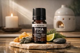 Butelka olejku eterycznego Yoga Blend na kamiennej podstawce z naturalnymi dodatkami