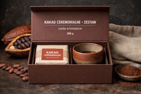 Zestaw kakao ceremonialnego z ceramiczną czarką w eleganckim opakowaniu