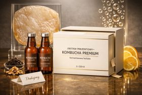 Zestaw prezentowy kombucha z dwoma butelkami i kartką z napisem dziękujemy