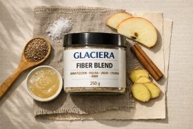 Słoik suplementu Fiber Blend z nasionami, miodem, jabłkiem, cynamonem i imbirem będący przykładem na wizualizacje produktowe