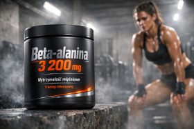 Pojemnik z suplementem beta-alanina 3200 mg na tle kobiety po treningu