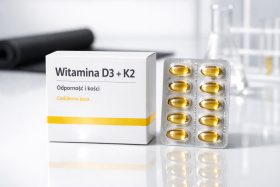 Opakowanie suplementu witamina D3 i K2 z kapsułkami w blistrze
